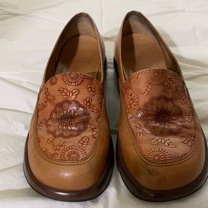 Dansko mandolin Veg. Professional shoe.